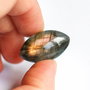Cabochon Labradorit Marquise flashy - ( grasut ) - aramiu  rozaliu