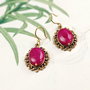 Cercei cu jad magenta si  rame decorative auriu antichizat
