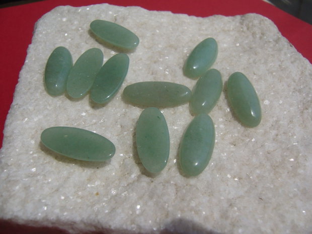 Cabochon oval alungit din aventurin aprox 4x9x21 mm