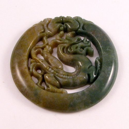 8085 - Pandantiv, agata moss sculptata, qilin / dragon