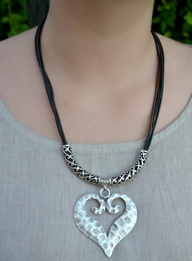 Colier piele si zamac placat cu argint ''Endless love''