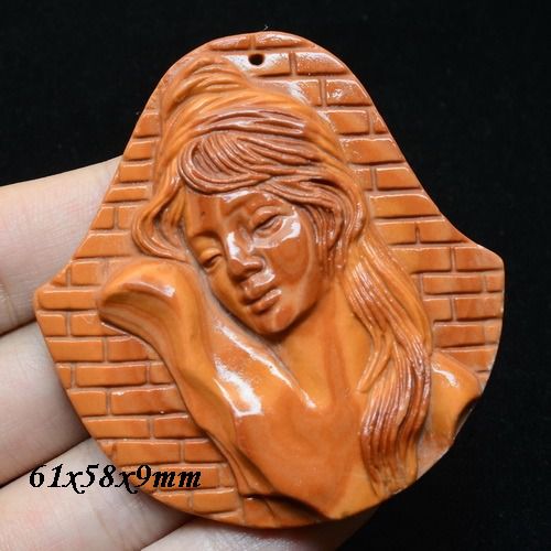 6469 - Pandantiv, malachit rosu caramiziu, sculptat manual, lady / chip de fata