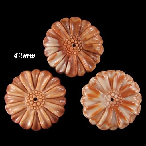 7816 - (3b) Pandantiv malachit rosu caramiziu, floare sculptata, 42x6mm