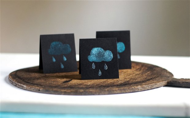 Cartonase cu deschidere - Negru cu stampila norisor cu picuri de ploaie