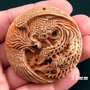 7821 - Pandantiv, malachit rosu caramiziu, sculptat manual, pasarea phoenix