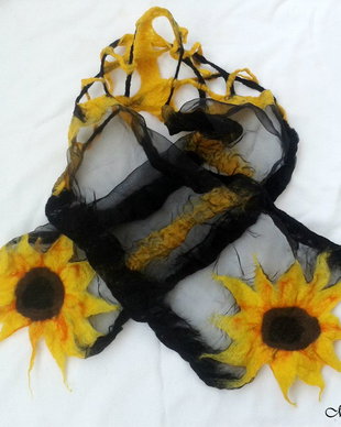 Esarfa din organza cu flori de floarea soarelui impaslite vandut