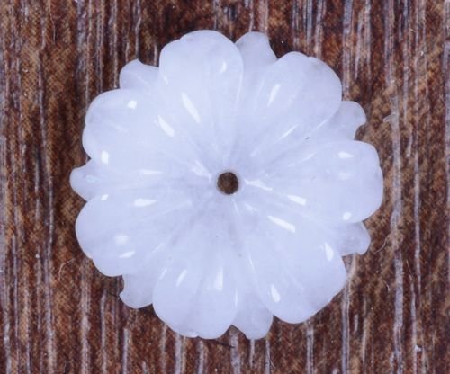 8065 # (2buc) Floare sculptata, agata alba, 15mm