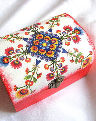 Cutie lemn cu motiv traditional 27254