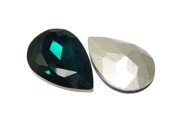 Cabochon din sticla, 8x6 mm, verde smarald