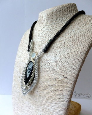 Lacrima din luna - colier elegant