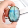 Cabochon Labradorit Oval flashy - nuante de albastru verzui - superb  - 155 karate