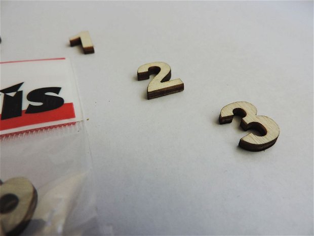 Cifre mici din lemn pentru cadran ceas 1.5cm