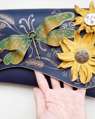 poseta plic handmade unicat din piele - Dragonfly and Sunflower