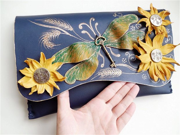poseta plic handmade unicat din piele - Dragonfly and Sunflower
