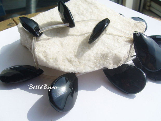 Brioleta pandantiv din onix usor fatetat aprox 9-10x21x36 mm