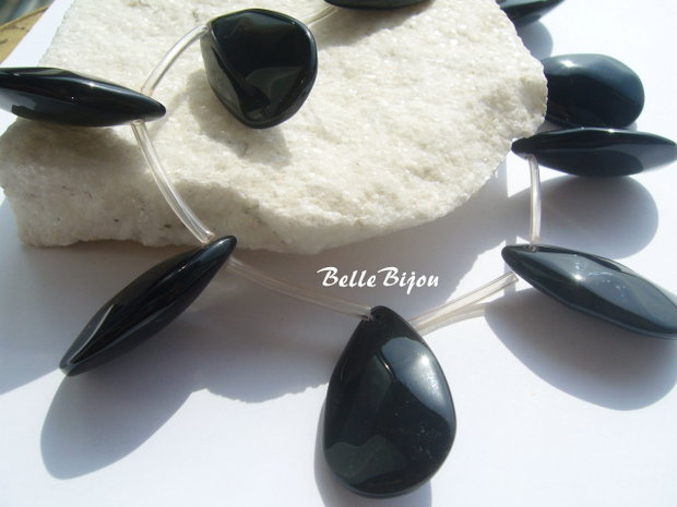 Brioleta pandantiv din onix usor fatetat aprox 9-10x21x36 mm
