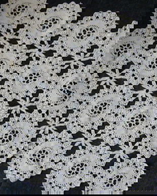 Fata de masa din rozete