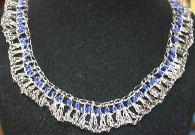 colier crosetat din sarma cu margelute biconice albastre - silver &blue