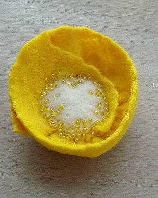Broșă floare
