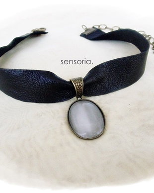 Chocker piele cu medalion oval