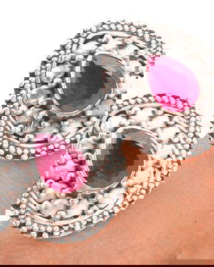 Ag367 - Cercei cu tija / surub, argint 925, radacina de rubin fatetat, rama dantelata