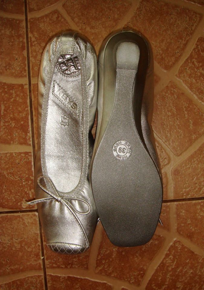 Pantofi balerini noi, din piele argintie