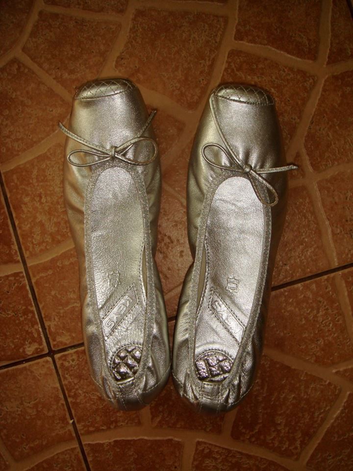 Pantofi balerini noi, din piele argintie