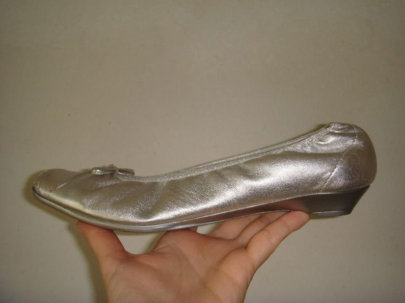 Pantofi balerini noi, din piele argintie