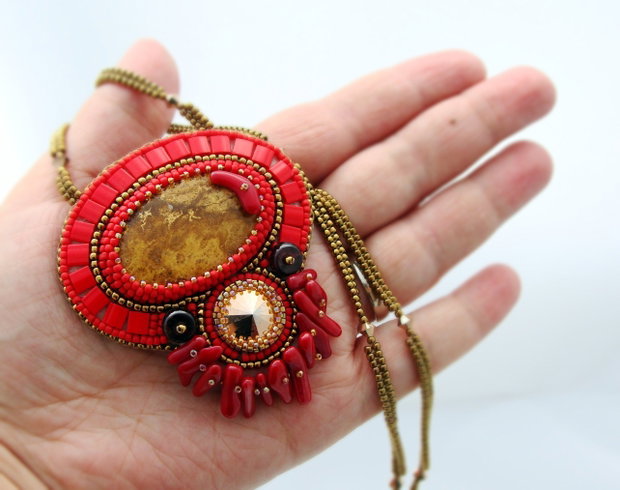 Colier coral, Colier marrin, Colier rosu