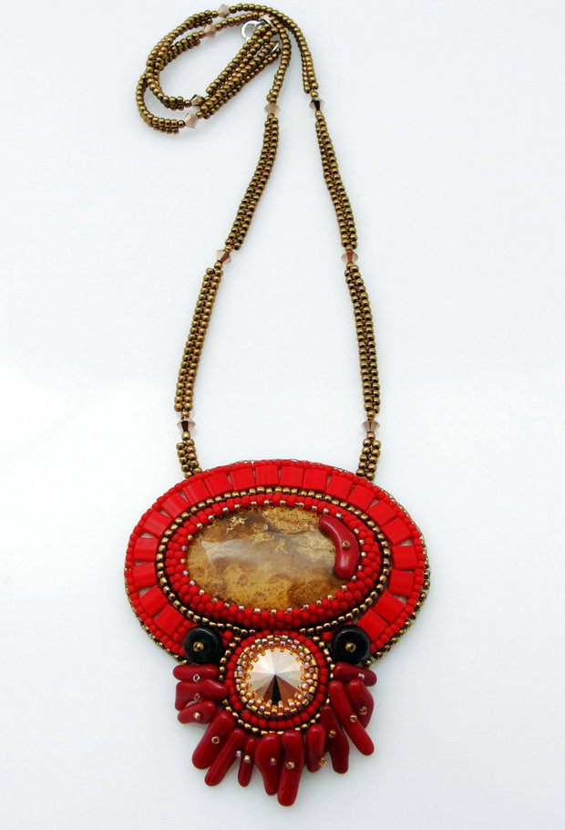 Colier coral, Colier marrin, Colier rosu