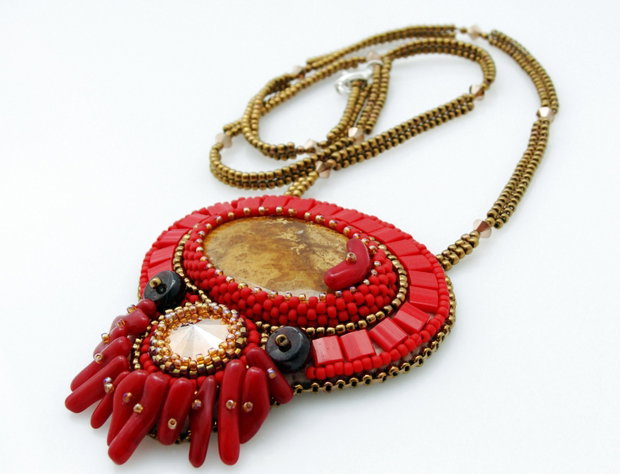 Colier coral, Colier marrin, Colier rosu