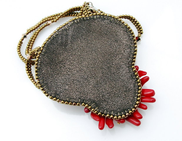Colier coral, Colier marrin, Colier rosu
