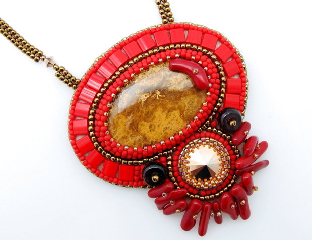 Colier coral, Colier marrin, Colier rosu