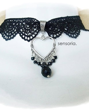 chocker black heart