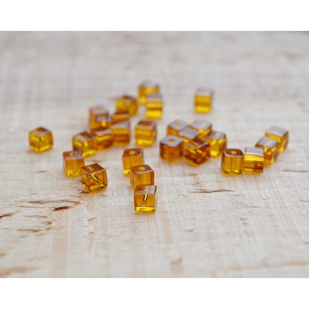 Cristal sticla, cub, coniac 4mm Cod :  GSLAK 132