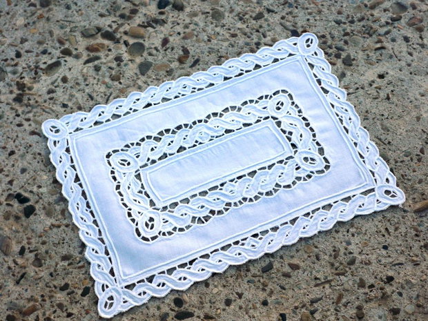 Broderie alba