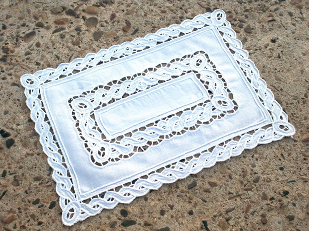 Broderie alba