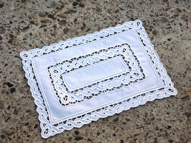 Broderie alba