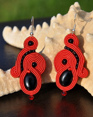 Cercei soutache rosu cu onix