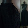 FUSTA AMPLA DANTELA NEAGRA