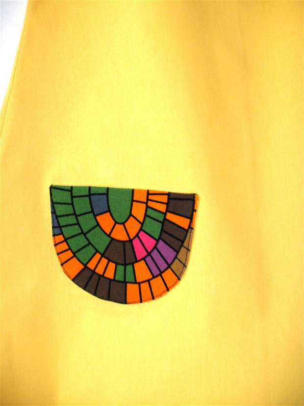 Rochie galbena cu buzunar multicolor; Rochie unicat pentru fete 7-8 ani;