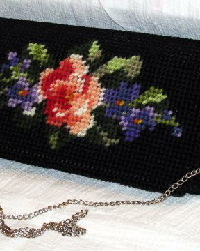 Geanta tip plic cu motiv floral