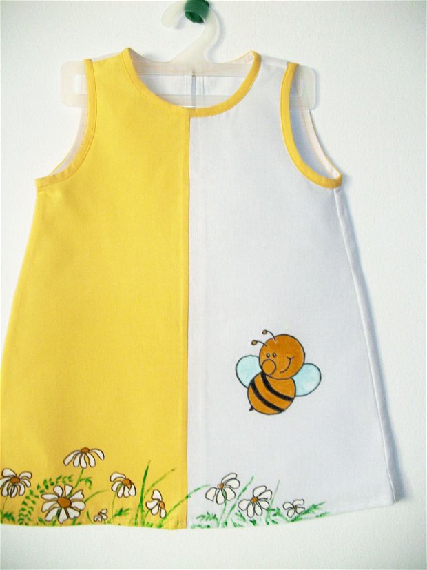 rochita cu margarete pentru fetite de 2-3 ani ; Rochita pictata manual; Rochie unicat pentru copii ; Rochie bicolora ; Rochita hand made