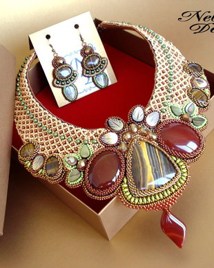 REZERVAT - “Autumn Leaves” – Set colier si cercei, bead-embroidery