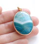 Pandant cu agata & quartz  teal si alb  laptos in rama argintie