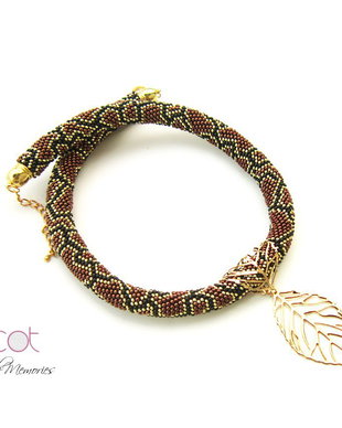 Colier crosetat cu margele de nisip - Golden Leaf