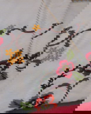 Fata de masa brodata