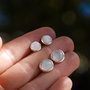 Set Cercelusi Rainbow Moonstone in baza metalica argintie - 6 si 8 mm