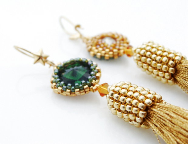 Cercei lungi ciucuri aurii si cristale Swarovski