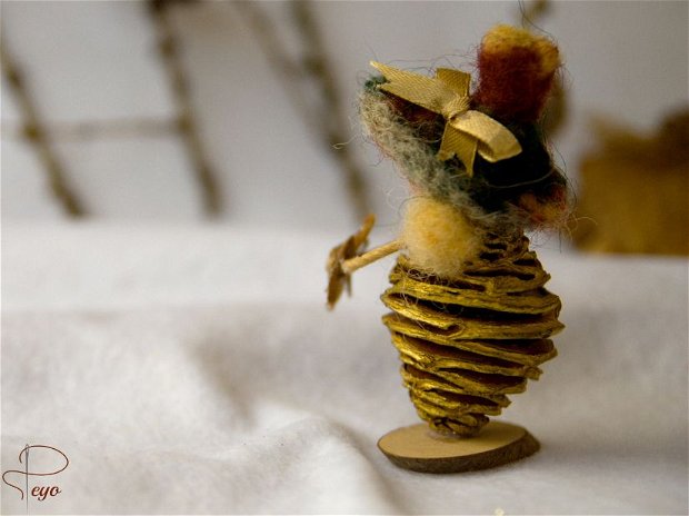 Zana cu fluturi-Figurina decorativa pentru Craciun